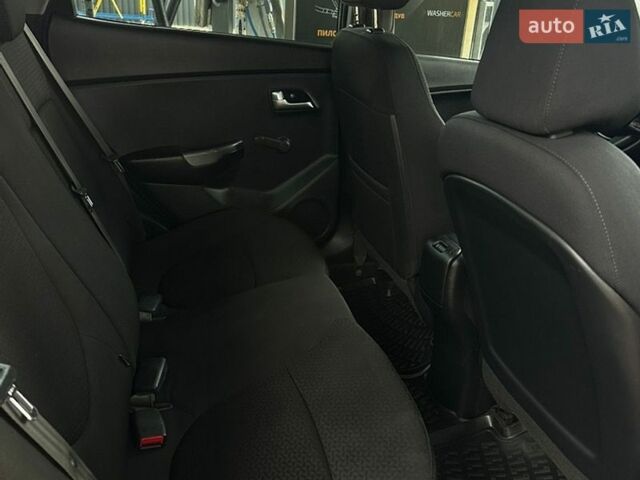 Серый Киа Рио, объемом двигателя 1.4 л и пробегом 146 тыс. км за 7900 $, фото 13 на Automoto.ua