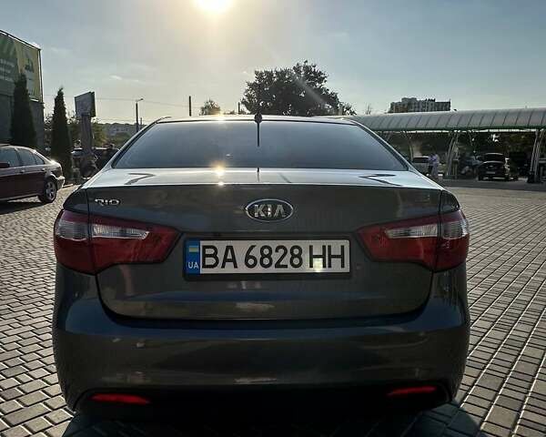 Серый Киа Рио, объемом двигателя 1.4 л и пробегом 132 тыс. км за 8300 $, фото 6 на Automoto.ua