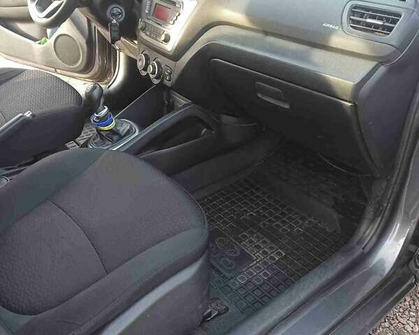 Серый Киа Рио, объемом двигателя 1.4 л и пробегом 70 тыс. км за 9000 $, фото 26 на Automoto.ua