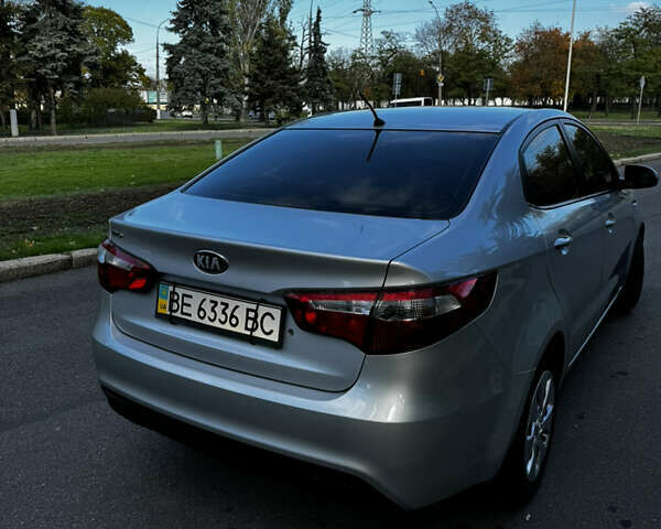 Серый Киа Рио, объемом двигателя 1.4 л и пробегом 88 тыс. км за 9000 $, фото 5 на Automoto.ua
