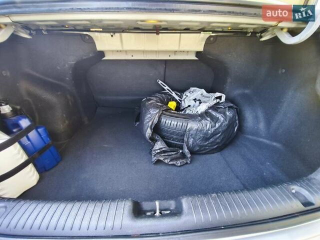 Серый Киа Рио, объемом двигателя 1.4 л и пробегом 172 тыс. км за 9200 $, фото 24 на Automoto.ua