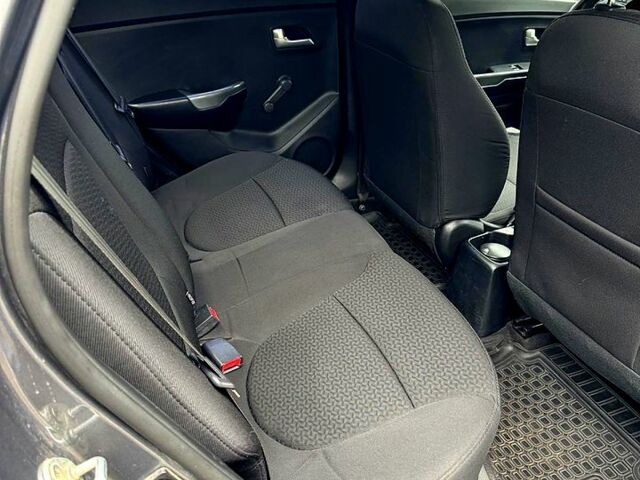 Сірий Кіа Ріо, об'ємом двигуна 1.4 л та пробігом 121 тис. км за 7500 $, фото 8 на Automoto.ua