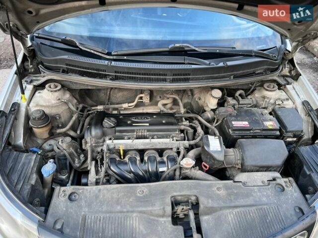 Серый Киа Рио, объемом двигателя 1.6 л и пробегом 292 тыс. км за 6700 $, фото 4 на Automoto.ua