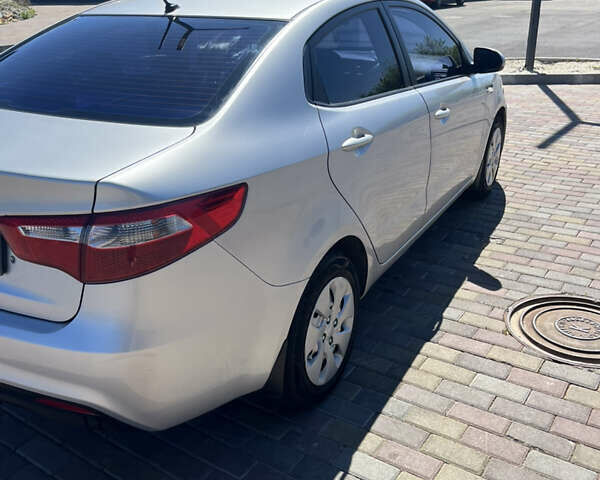 Серый Киа Рио, объемом двигателя 1.4 л и пробегом 203 тыс. км за 6500 $, фото 4 на Automoto.ua