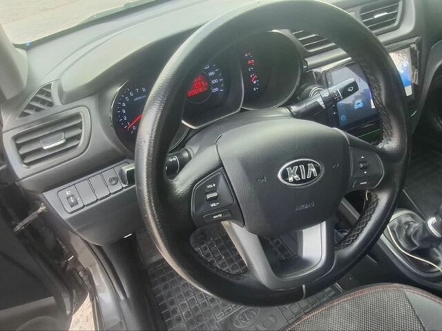 Серый Киа Рио, объемом двигателя 1.4 л и пробегом 125 тыс. км за 7500 $, фото 3 на Automoto.ua