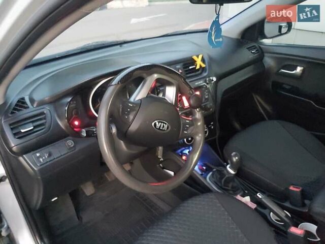 Серый Киа Рио, объемом двигателя 1.4 л и пробегом 317 тыс. км за 6300 $, фото 7 на Automoto.ua