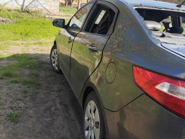 Серый Киа Рио, объемом двигателя 1.4 л и пробегом 120 тыс. км за 3000 $, фото 2 на Automoto.ua