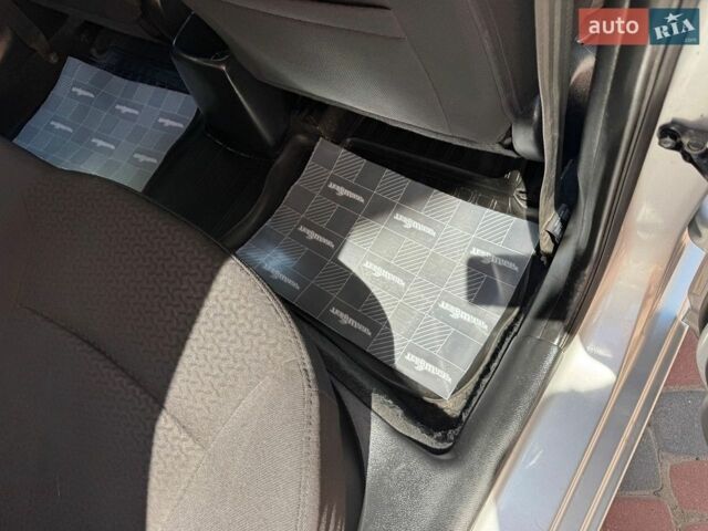 Сірий Кіа Ріо, об'ємом двигуна 1.4 л та пробігом 113 тис. км за 8350 $, фото 168 на Automoto.ua