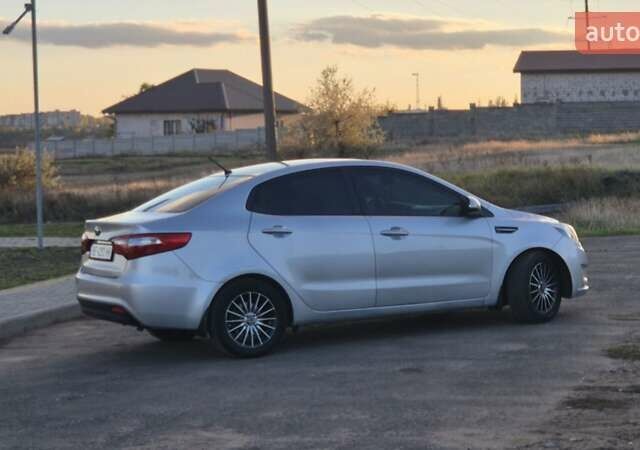 Киа Рио 2013 в Николаеве на Automoto.ua Серый Киа Рио, объемом двигателя 1.6 л и пробегом 177 тыс. км за 8499 $, фото 3 на Automoto.ua