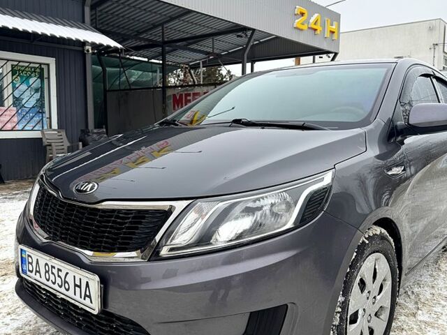 Серый Киа Рио, объемом двигателя 1.4 л и пробегом 15300 тыс. км за 7300 $, фото 7 на Automoto.ua