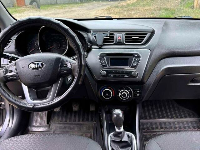 Сірий Кіа Ріо, об'ємом двигуна 1.4 л та пробігом 121 тис. км за 7500 $, фото 7 на Automoto.ua