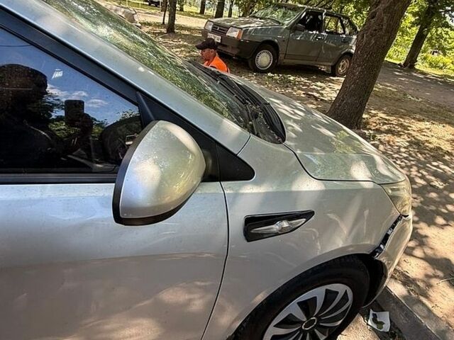 Серый Киа Рио, объемом двигателя 1.4 л и пробегом 175 тыс. км за 3000 $, фото 5 на Automoto.ua