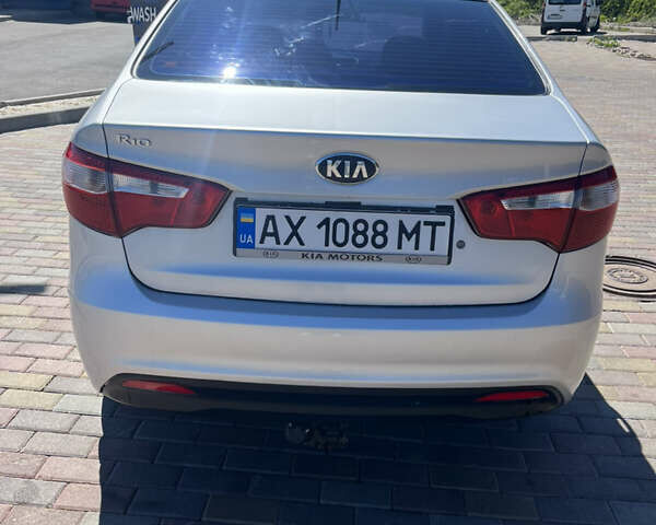Серый Киа Рио, объемом двигателя 1.4 л и пробегом 203 тыс. км за 6500 $, фото 5 на Automoto.ua