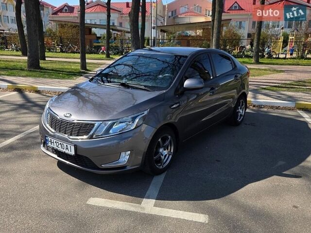 Серый Киа Рио, объемом двигателя 1.4 л и пробегом 97 тыс. км за 8700 $, фото 3 на Automoto.ua