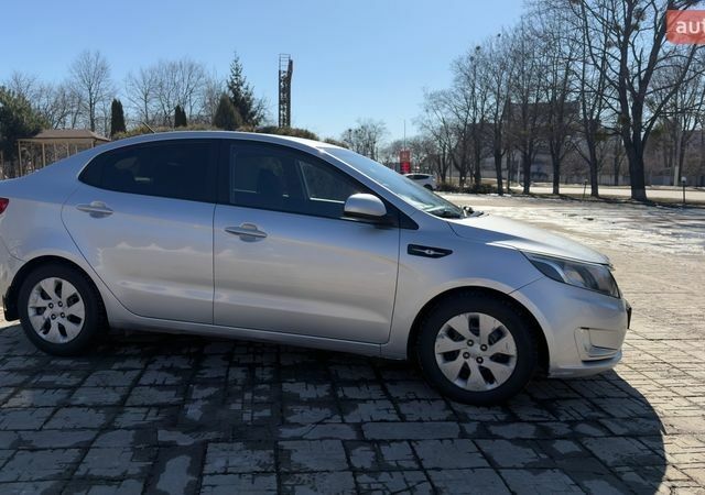 Серый Киа Рио, объемом двигателя 1.4 л и пробегом 156 тыс. км за 8500 $, фото 3 на Automoto.ua