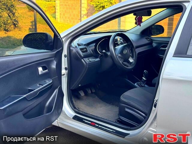Сірий Кіа Ріо, об'ємом двигуна 1.4 л та пробігом 230 тис. км за 5799 $, фото 4 на Automoto.ua