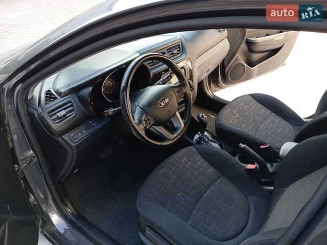 Серый Киа Рио, объемом двигателя 1.59 л и пробегом 42 тыс. км за 12000 $, фото 9 на Automoto.ua