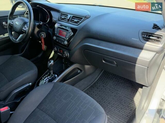 Серый Киа Рио, объемом двигателя 1.59 л и пробегом 131 тыс. км за 8800 $, фото 63 на Automoto.ua