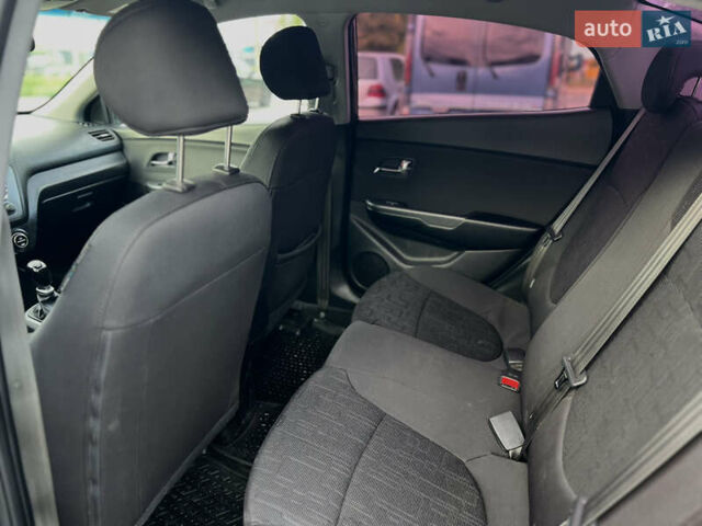 Серый Киа Рио, объемом двигателя 1.6 л и пробегом 190 тыс. км за 7000 $, фото 8 на Automoto.ua