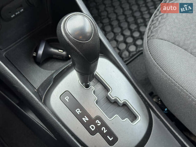 Серый Киа Рио, объемом двигателя 1.4 л и пробегом 260 тыс. км за 7799 $, фото 14 на Automoto.ua