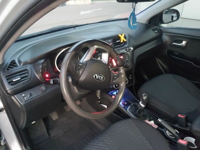 Серый Киа Рио, объемом двигателя 1.4 л и пробегом 312 тыс. км за 6900 $, фото 6 на Automoto.ua