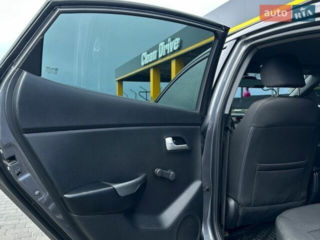 Серый Киа Рио, объемом двигателя 1.4 л и пробегом 146 тыс. км за 7900 $, фото 17 на Automoto.ua