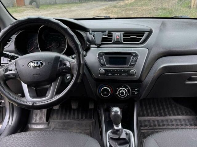 Сірий Кіа Ріо, об'ємом двигуна 1.4 л та пробігом 121 тис. км за 7500 $, фото 9 на Automoto.ua