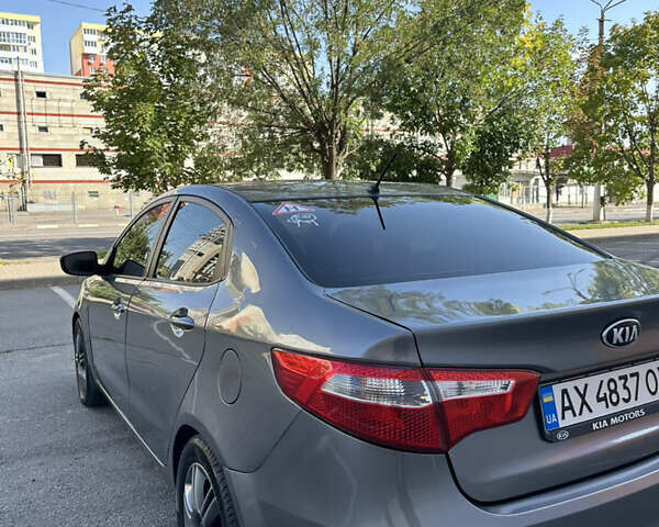 Серый Киа Рио, объемом двигателя 1.4 л и пробегом 137 тыс. км за 8300 $, фото 4 на Automoto.ua