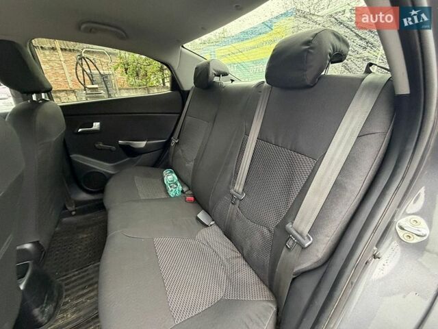 Серый Киа Рио, объемом двигателя 1.6 л и пробегом 148 тыс. км за 7400 $, фото 12 на Automoto.ua