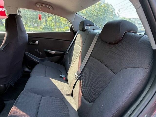 Сірий Кіа Ріо, об'ємом двигуна 1.4 л та пробігом 131 тис. км за 7400 $, фото 8 на Automoto.ua