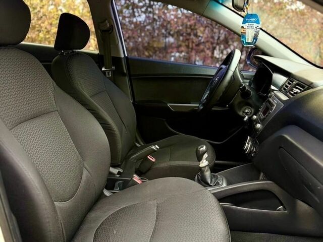 Серый Киа Рио, объемом двигателя 1.4 л и пробегом 262 тыс. км за 5650 $, фото 10 на Automoto.ua