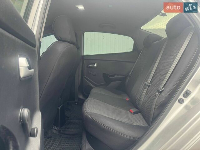 Серый Киа Рио, объемом двигателя 1.4 л и пробегом 319 тыс. км за 6490 $, фото 9 на Automoto.ua