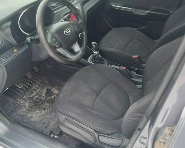 Серый Киа Рио, объемом двигателя 1.4 л и пробегом 300 тыс. км за 5850 $, фото 10 на Automoto.ua
