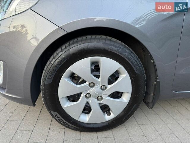 Серый Киа Рио, объемом двигателя 1.4 л и пробегом 87 тыс. км за 8950 $, фото 30 на Automoto.ua