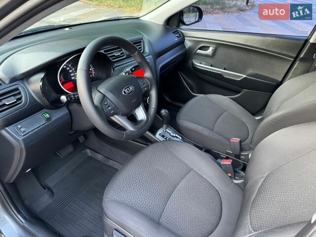 Серый Киа Рио, объемом двигателя 1.4 л и пробегом 87 тыс. км за 8950 $, фото 41 на Automoto.ua