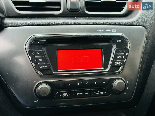 Серый Киа Рио, объемом двигателя 1.4 л и пробегом 245 тыс. км за 5900 $, фото 29 на Automoto.ua