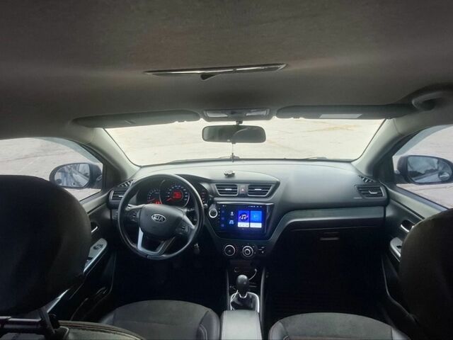 Серый Киа Рио, объемом двигателя 1.4 л и пробегом 125 тыс. км за 7500 $, фото 5 на Automoto.ua