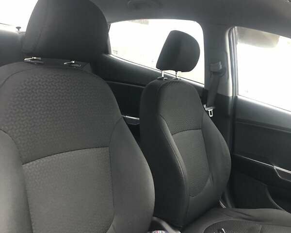 Серый Киа Рио, объемом двигателя 1.4 л и пробегом 265 тыс. км за 6100 $, фото 10 на Automoto.ua