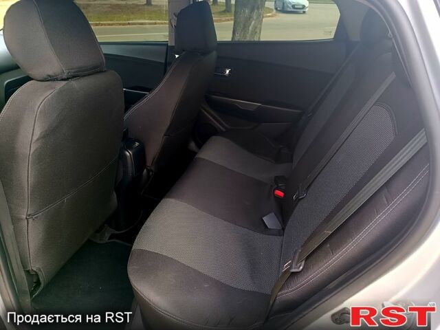 Серый Киа Рио, объемом двигателя 1.6 л и пробегом 154 тыс. км за 6800 $, фото 4 на Automoto.ua