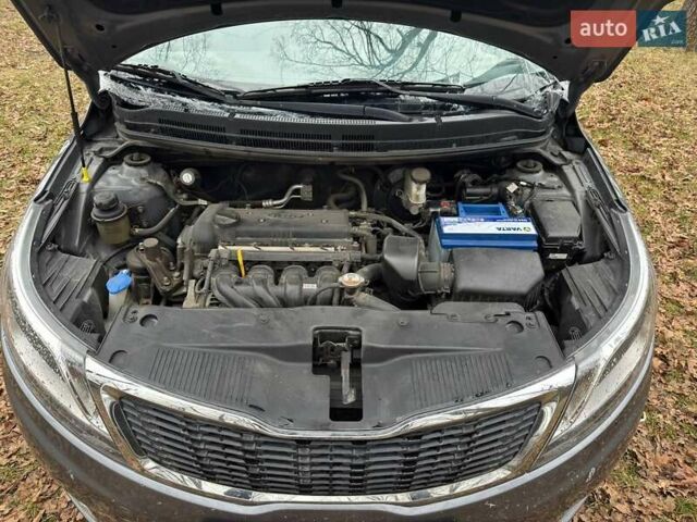 Сірий Кіа Ріо, об'ємом двигуна 1.59 л та пробігом 140 тис. км за 3700 $, фото 10 на Automoto.ua