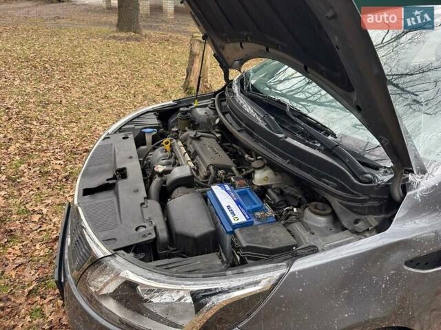 Сірий Кіа Ріо, об'ємом двигуна 1.59 л та пробігом 140 тис. км за 3700 $, фото 12 на Automoto.ua