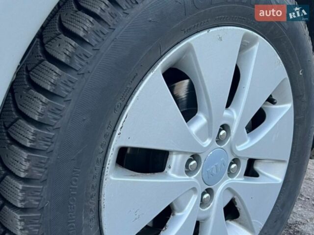 Серый Киа Рио, объемом двигателя 1.6 л и пробегом 107 тыс. км за 9500 $, фото 36 на Automoto.ua