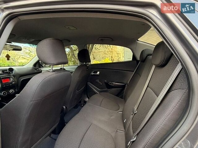 Серый Киа Рио, объемом двигателя 1.4 л и пробегом 231 тыс. км за 7800 $, фото 9 на Automoto.ua