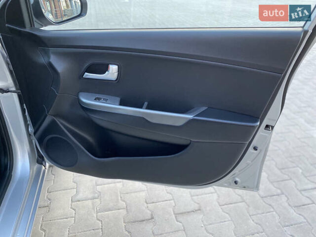 Серый Киа Рио, объемом двигателя 1.4 л и пробегом 43 тыс. км за 10450 $, фото 33 на Automoto.ua
