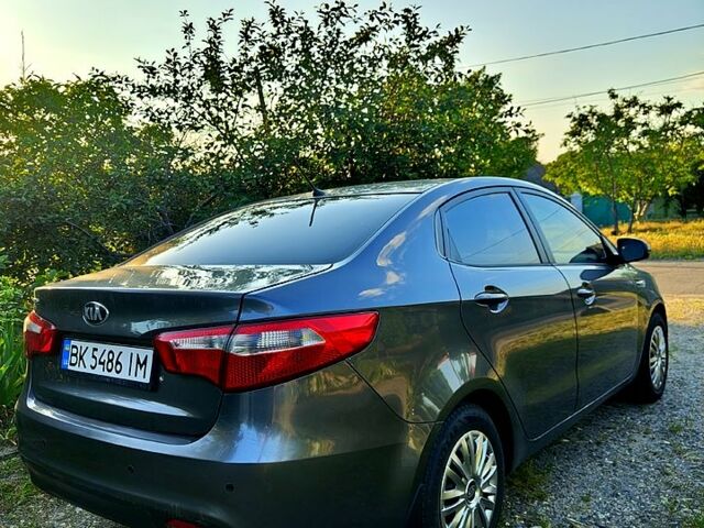 Серый Киа Рио, объемом двигателя 1.4 л и пробегом 135 тыс. км за 8400 $, фото 3 на Automoto.ua