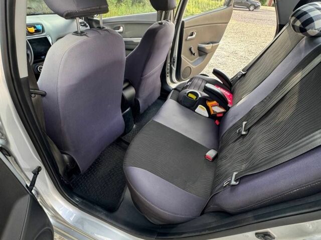Сірий Кіа Ріо, об'ємом двигуна 1.4 л та пробігом 129 тис. км за 8676 $, фото 6 на Automoto.ua