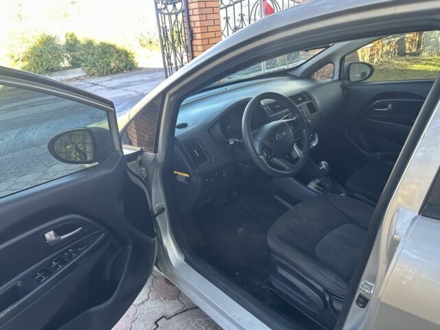 Киа Рио 2014 в Вараш (Кузнецовск) на Automoto.ua Серый Киа Рио, объемом двигателя 1.6 л и пробегом 168 тыс. км за 7200 $, фото 3 на Automoto.ua