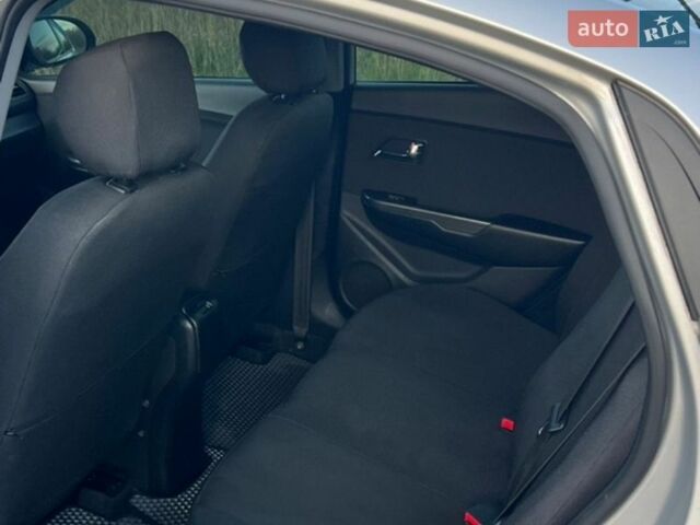 Серый Киа Рио, объемом двигателя 1.6 л и пробегом 107 тыс. км за 9500 $, фото 17 на Automoto.ua