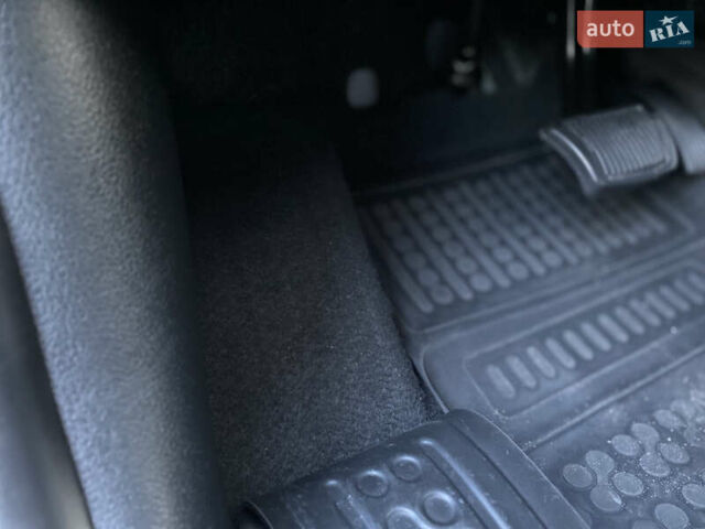 Серый Киа Рио, объемом двигателя 1.4 л и пробегом 43 тыс. км за 10450 $, фото 37 на Automoto.ua