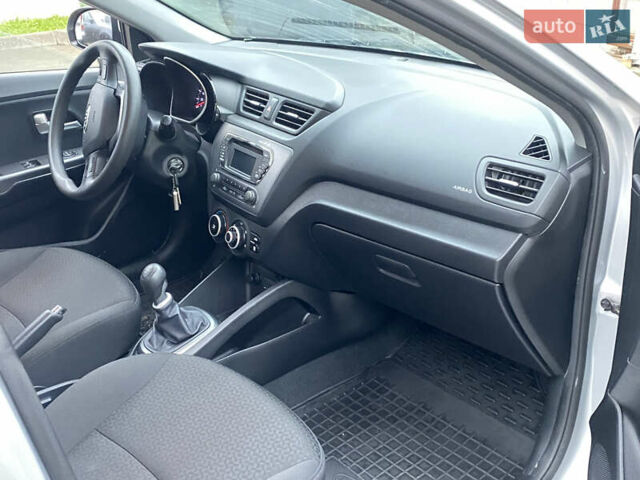 Серый Киа Рио, объемом двигателя 1.4 л и пробегом 86 тыс. км за 7300 $, фото 7 на Automoto.ua